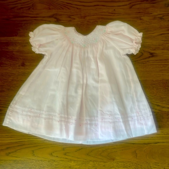 Carriage Boutique Other - Precious pink smocked dress